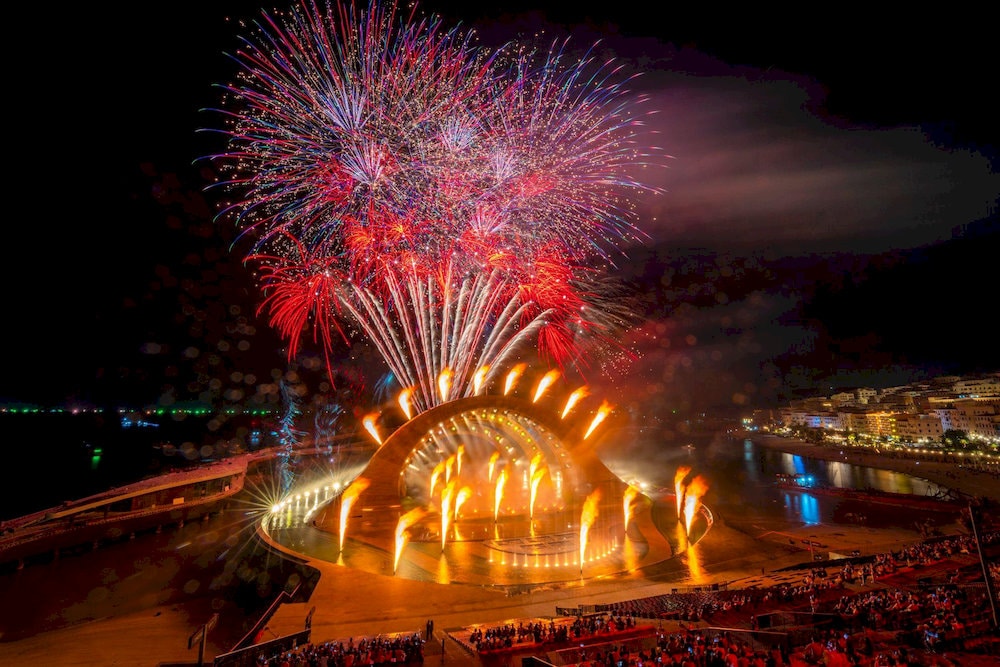 Visitors can enjoy vibrant festivals and authentic cultural celebrations in Phu Quoc’s dry season 